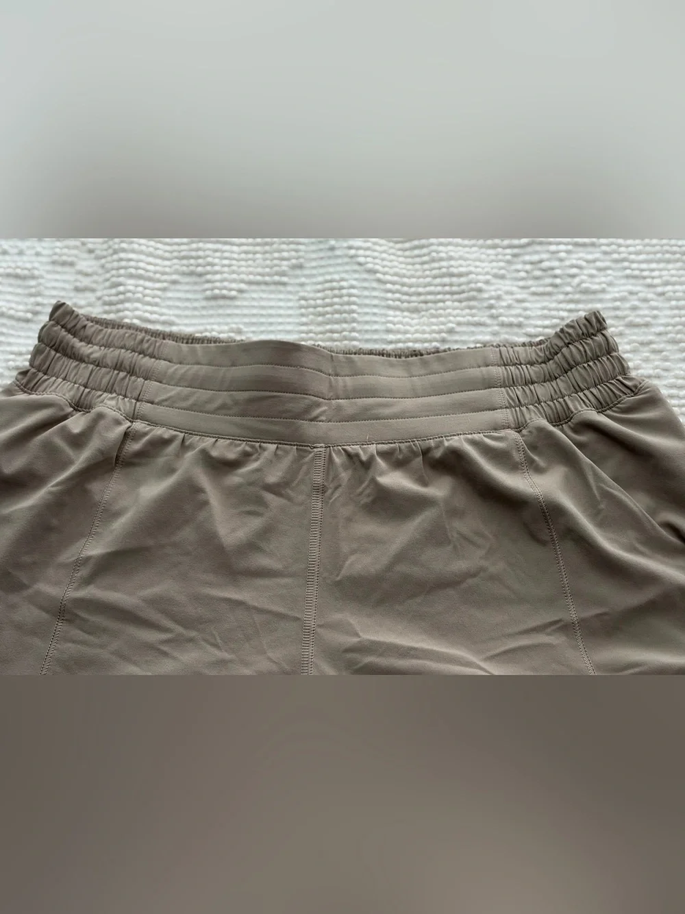 EUC Lululemon Athletica Taupe Running Shorts Women's Size 6 Lightweight Athletic